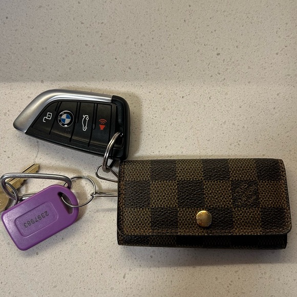 LOUIS VUITTON KEY HOLDER - Picture 1 of 9
